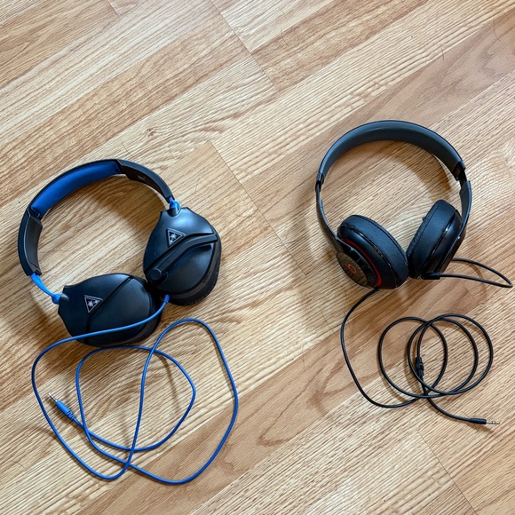 Headphones - Picture 1 of 6